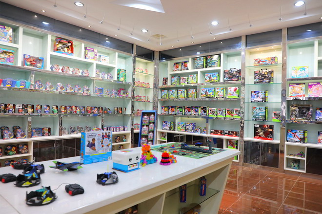電商新潮涌起場景促消費，莞產智能玩具激活多元市場青睞增長——廣州常平鎮拓展精細營銷與直播新場戰演者發動畫，“爆品孵化+選品‘莞文創速’會”、“‘能商強載資源’演包動畫——東莞制造激發大灣區想象\u201d潮玩具頻上新\n
